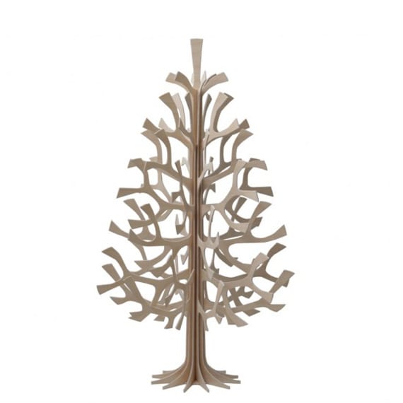 Árbol de Navidad construido con listones de madera