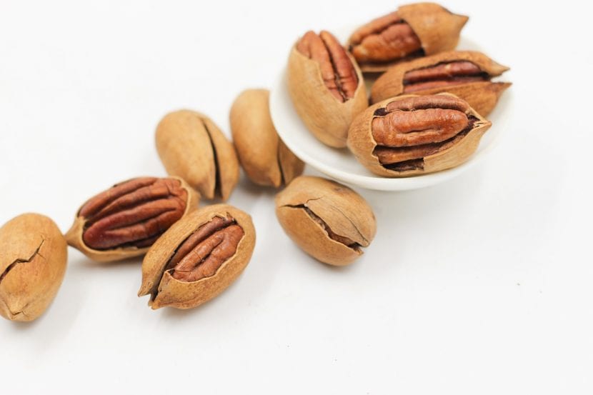 Nueces pecanas con y sin cáscara