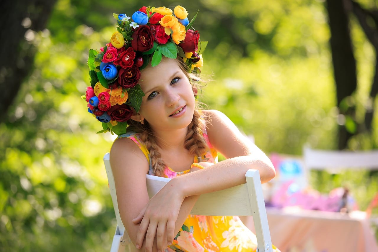 Flores para el pelo: cuáles aguantan y cómo prepararlas