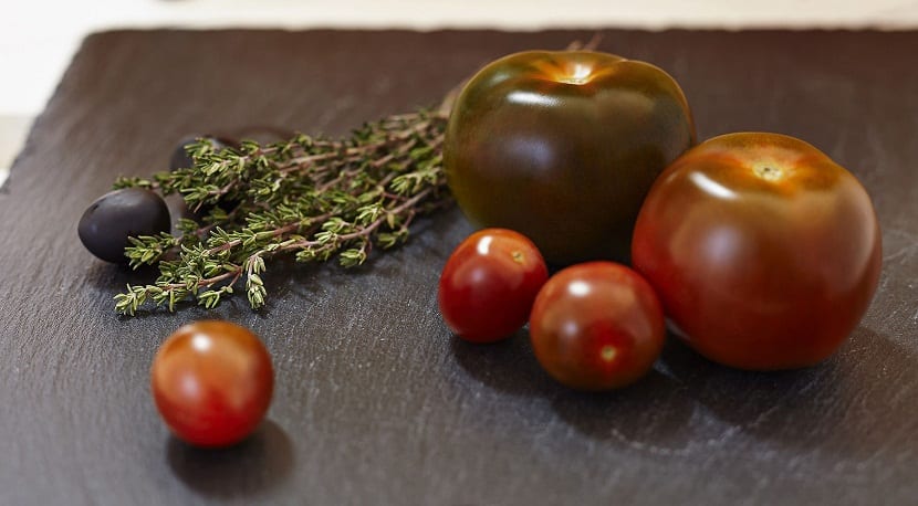 Tomate Kumato: características, propiedades y cómo cultivarlo