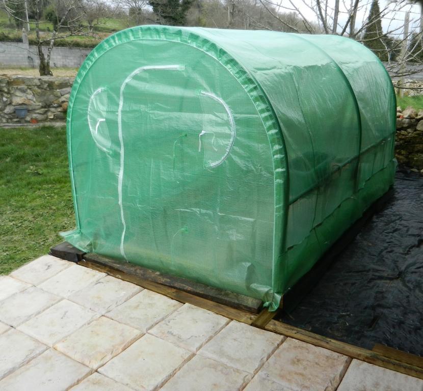 Invernadero de huerto para proteger los cultivos en invierno