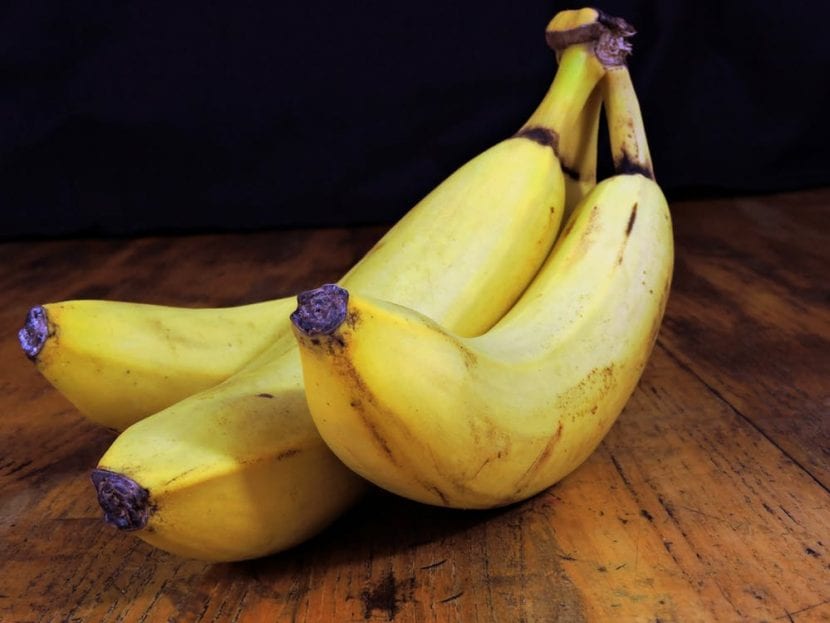 Bananas de importación de piel amarilla uniforme