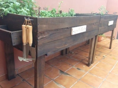 Palés de madera preparados para construir un huerto