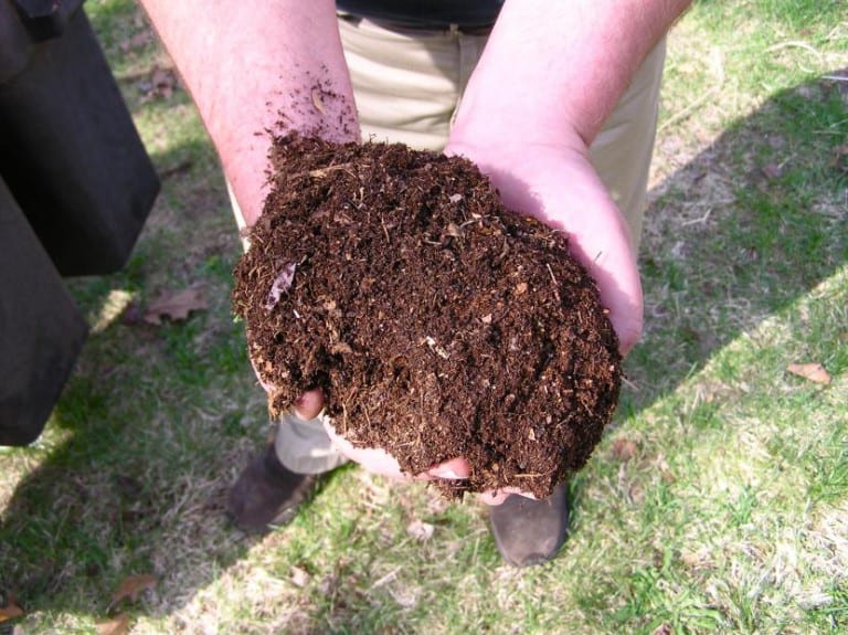 Compost maduro listo para incorporar al suelo