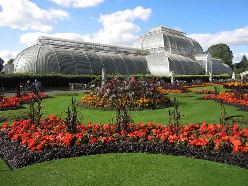 Invernaderos victorianos de hierro y cristal en Kew Gardens
