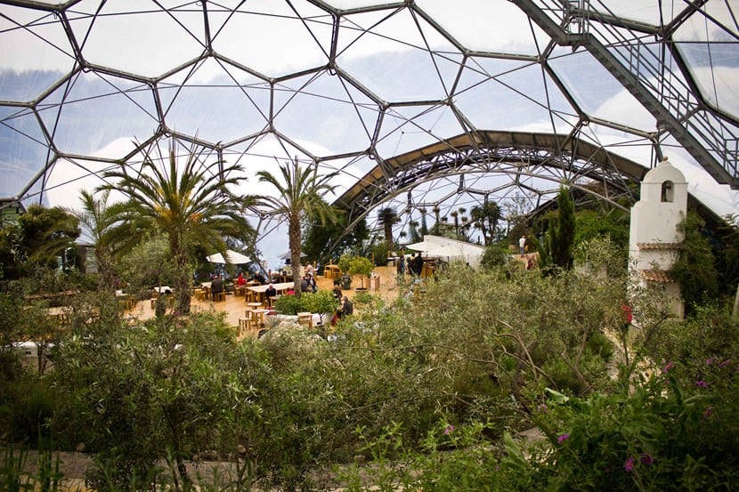 Cúpulas del Proyecto Edén en la antigua cantera de caolín de Cornualles